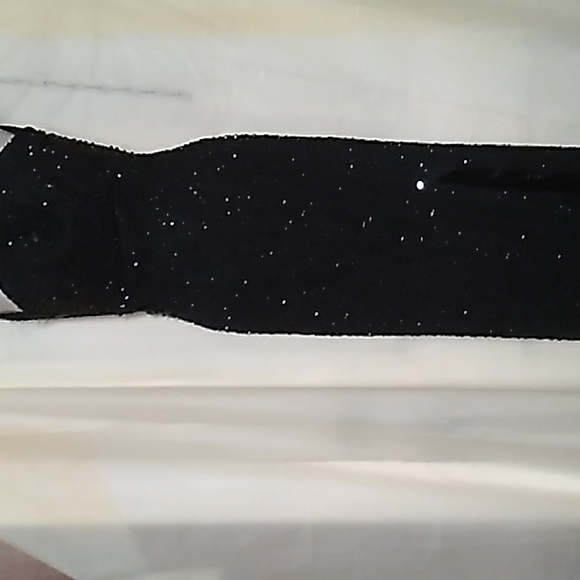 EVENING DRESS DAZZLING BEADING AND SEQUIN BACKLESS KEYHOLE OPENING IN FRONT - Picture 3 of 12